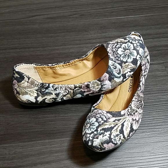 Lucky Brand Emmie Flats in Shady Spruce Scala - Picture 8 of 8